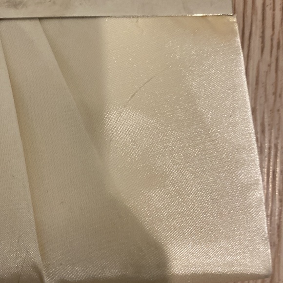 Jessica McClintock white satin clutch - Picture 7 of 7